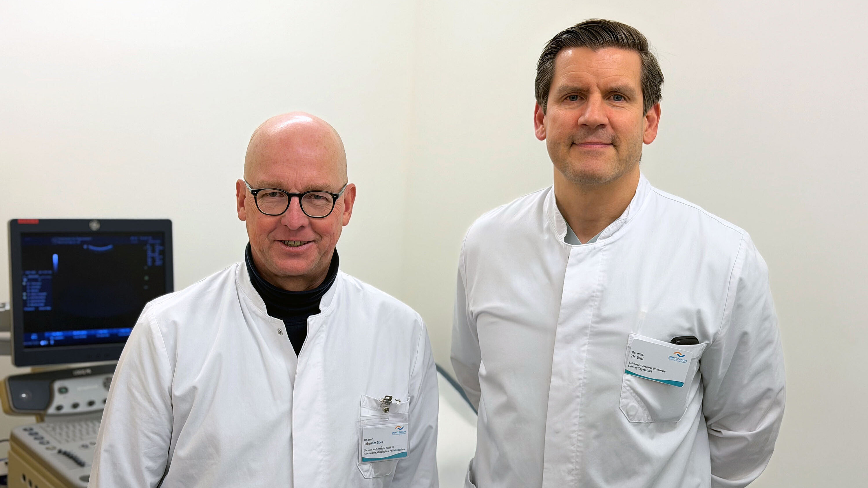 Krebstherapie auf dem neuesten Stand der Wissenschaft: (v.li.) Chefarzt Dr. Johannes Spes und Oberarzt Dr. Thomas Ekkehard Will.